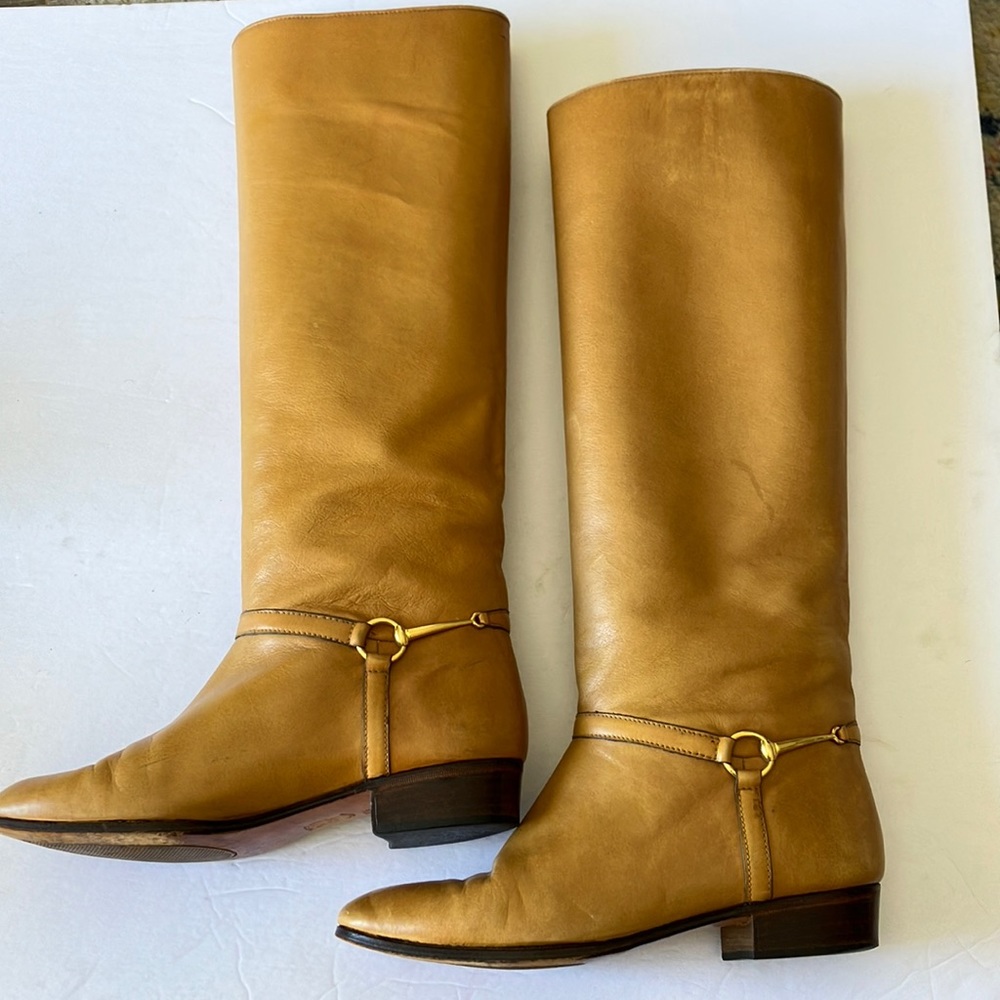 Vintage Gucci tall cognac boots w gold hardware. Size 36.5